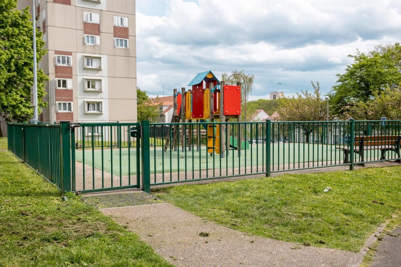 Appartement LeCosyMelunais : Parking gratuit + Balcon aménagé Extérieur photo